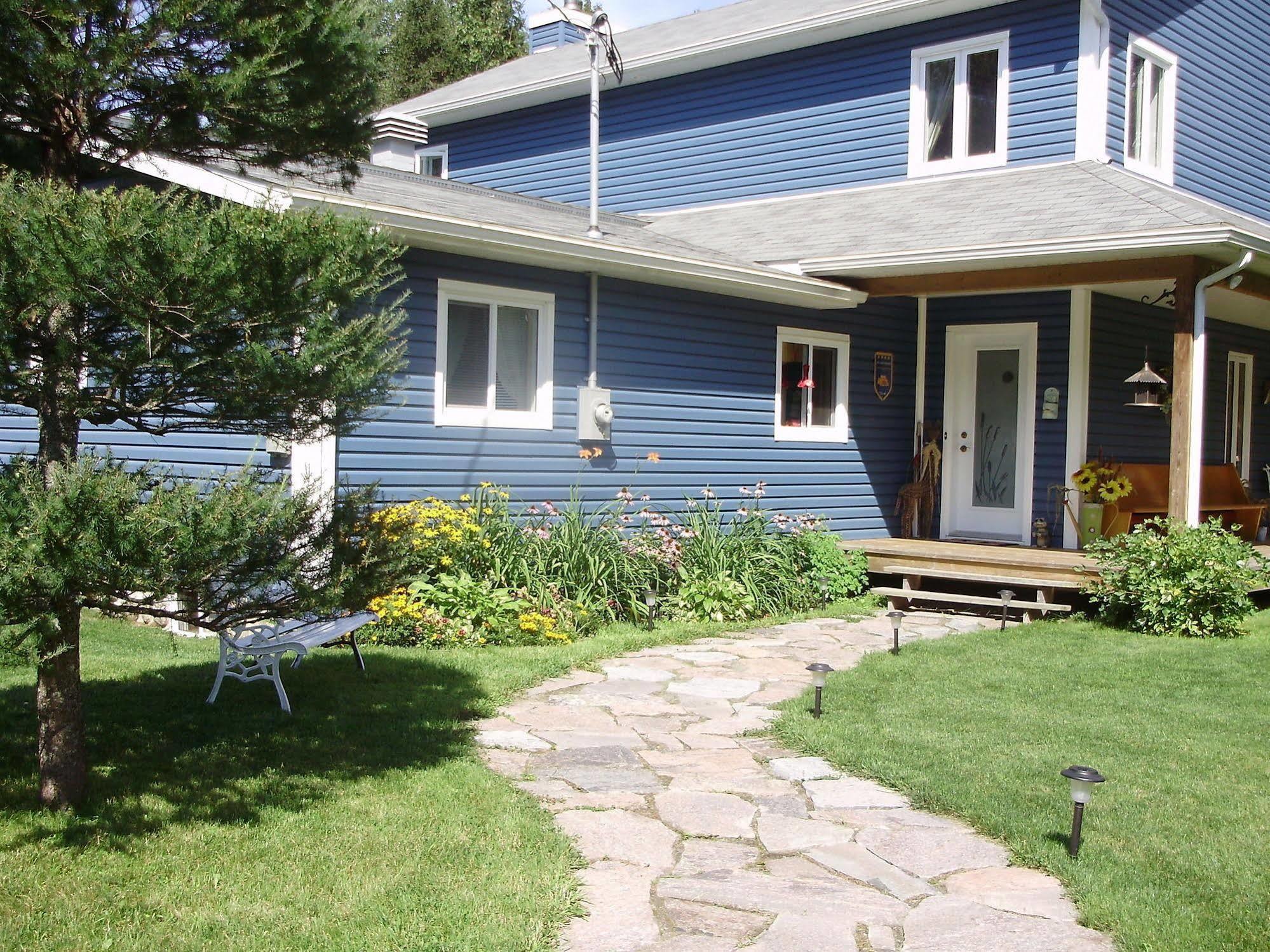La Petite Douceur Bed & Breakfast Lac-Superieur Eksteriør bilde